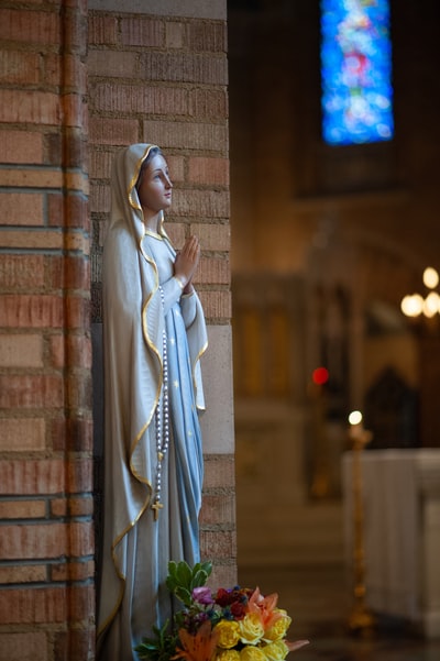 圣母玛利亚雕像